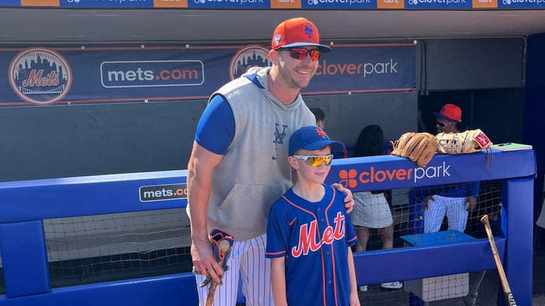 Pete Alonso poses with Mason Maier of Massapequa at Mets spring...