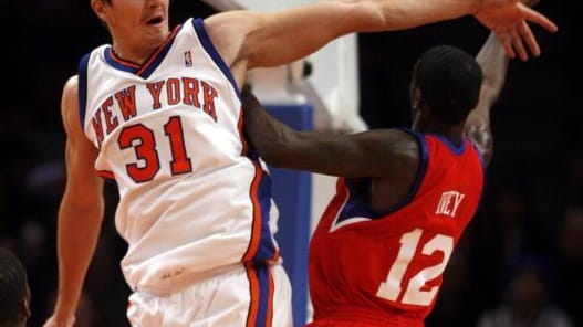 Knicks take advantage of Darko Milicic's injury to beat