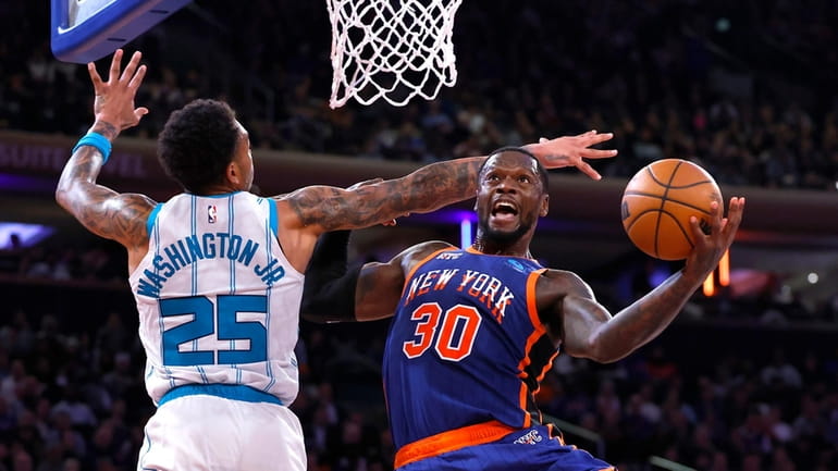 Knicks take down Hornets, claim berth in knockout round of NBA In