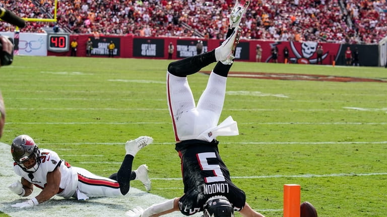 Falcons overcome turnovers, beat Bucs on field goal as time expires