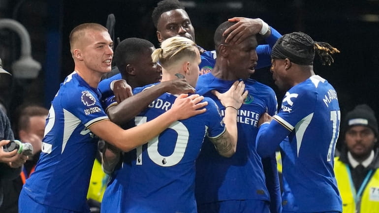 Chelsea's Nicolas Jackson, centre right, celebrates after scoring his side's...