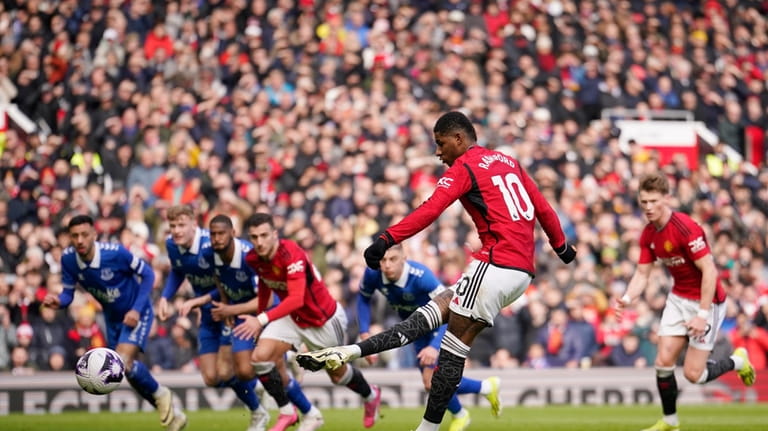 Manchester United's Marcus Rashford, 2nd from right, scores his side's...