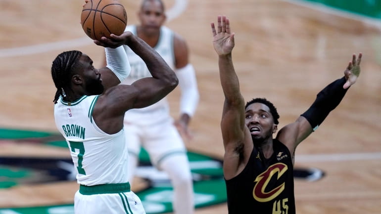 Boston Celtics guard Jaylen Brown (7) shoots as Cleveland Cavaliers'...