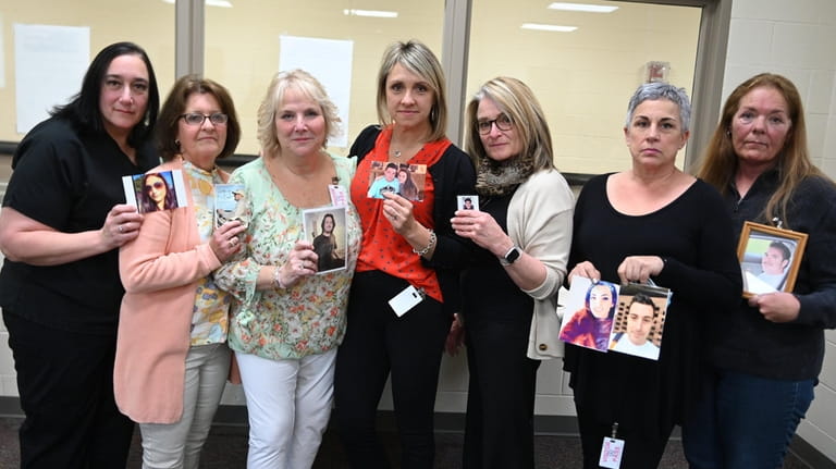 Beading Hearts Moms Bring Message Of Hope To Inmates Fighting Addiction 