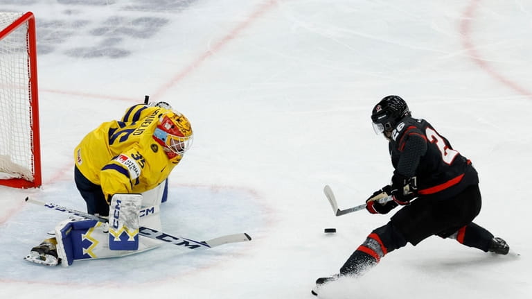 Sweden's Hugo Hävelid, left, and Canada's Matthew Savoie in action...