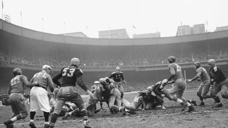 Packers-Giants rivalry frozen in time and space - Newsday