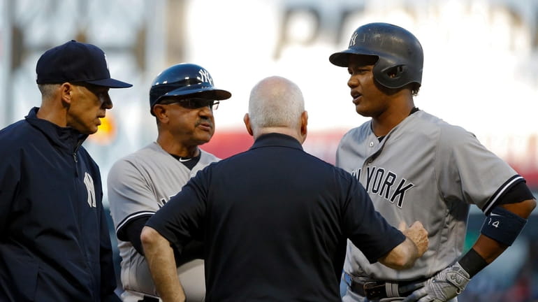 Yankees' Starlin Castro gets precautionary day off after hurting