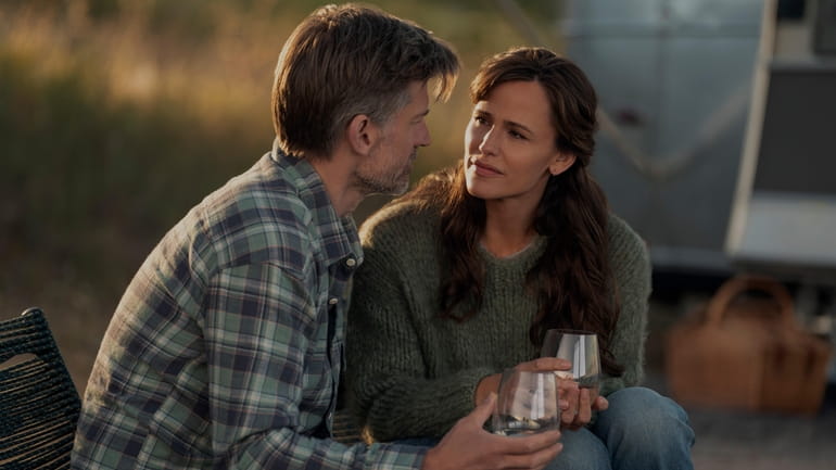 Jennifer Garner and Nikolaj Coster-Waldau in "The Last Thing He...