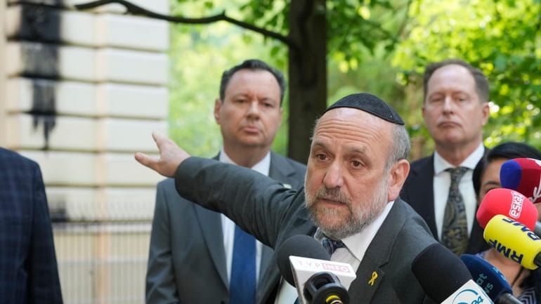 Poland's chief rabbi Michael Schudrich points to the Nożyk Synagogue...