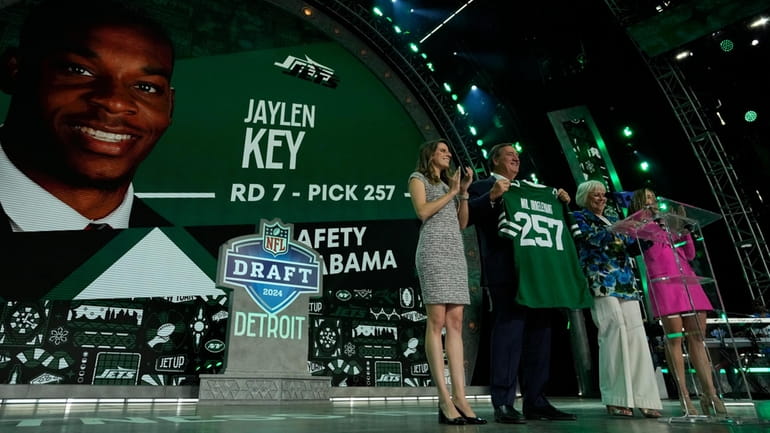 Melanie Salata Fitch announces Alabama's Jaylen Key as the final...