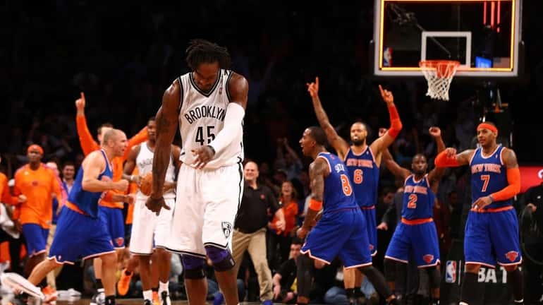 Gerald Wallace throws his headband as the Knicks celebrate their...