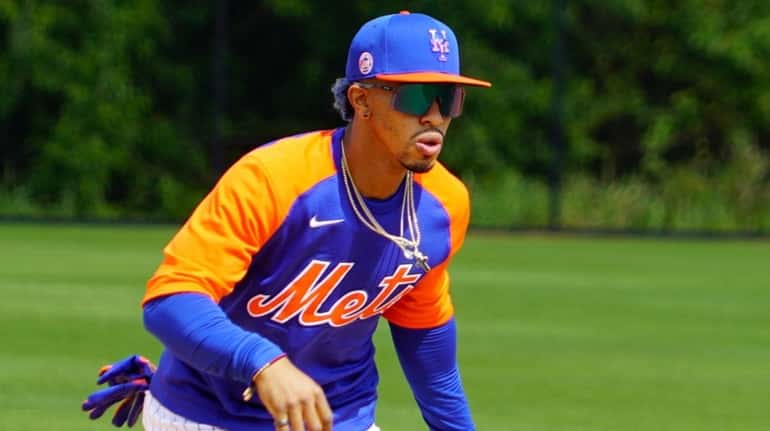Mets shortstop Francisco Lindor working out at spring training today...