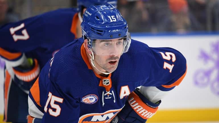 Islanders right wing Cal Clutterbuck sets before a face-off against...