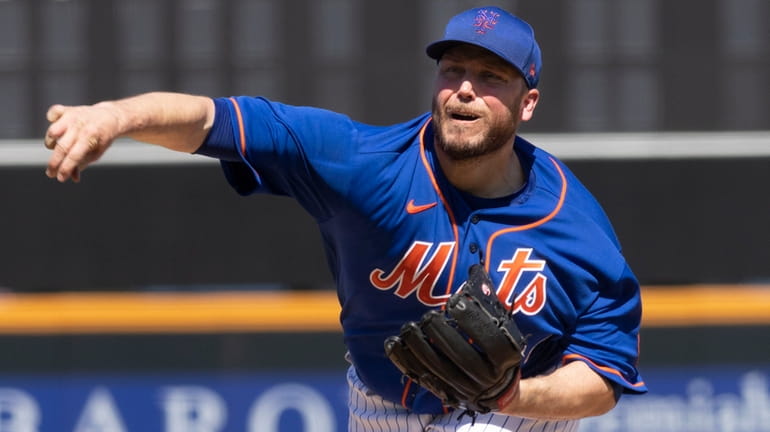 Mets pitcher Tommy Hunter during a spring training workout on...