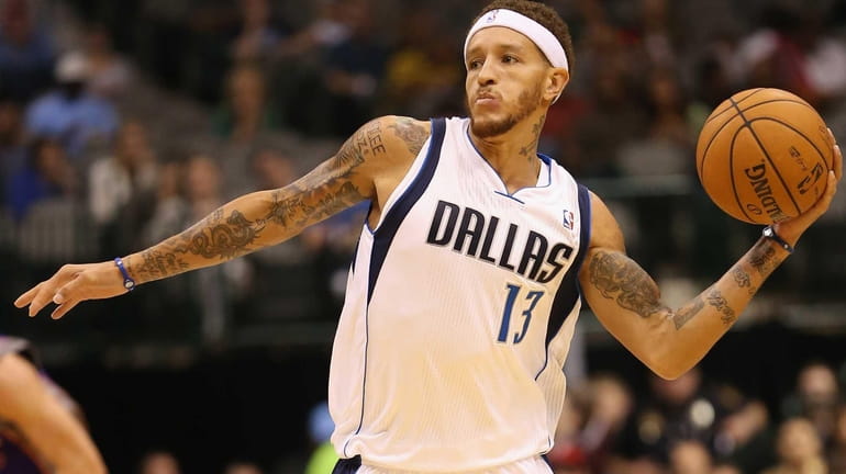 Delonte West of the Dallas Mavericks passes the ball during...