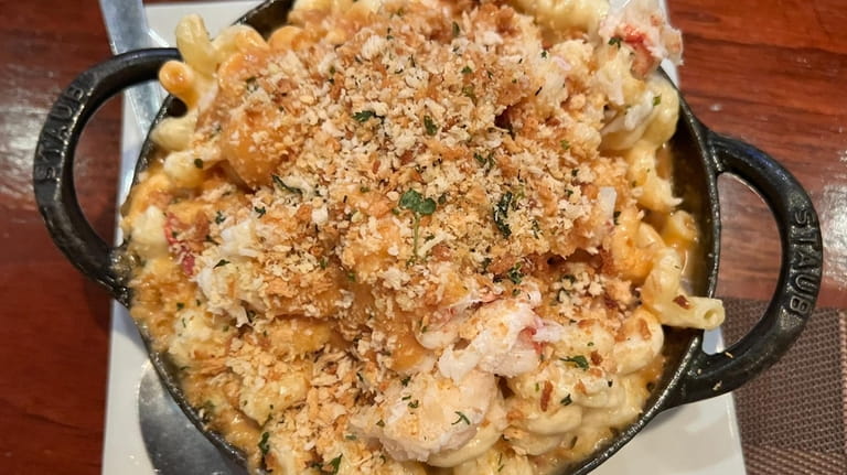 A sizzling skillet of lobster mac and cheese at Blackstone...
