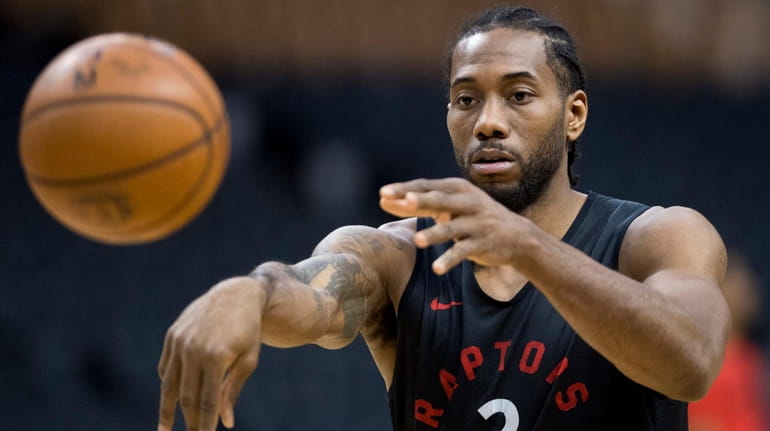 Toronto Raptors' Kawhi Leonard passes during practice for the NBA...