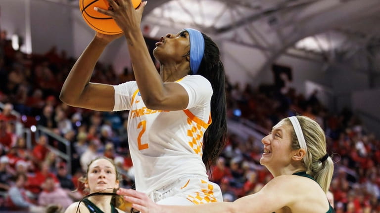 Tennessee's Rickea Jackson (2) attempts a shot ahead of Green...