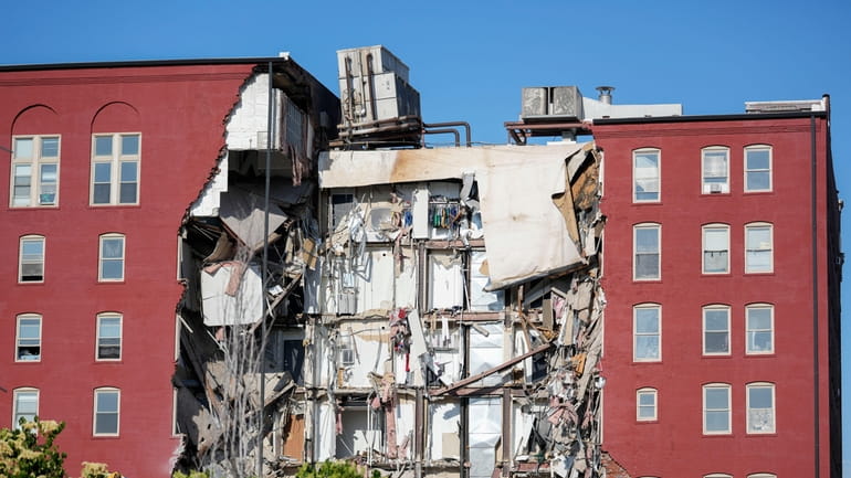 An apartment building that partially collapsed on Sunday afternoon can...