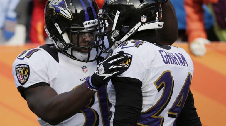 Baltimore Ravens strong safety Bernard Pollard congratulates Baltimore Ravens cornerback...