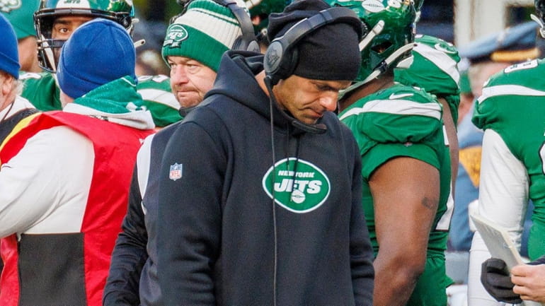 Jets head coach Robert Saleh reacts after a Zach Wilson...