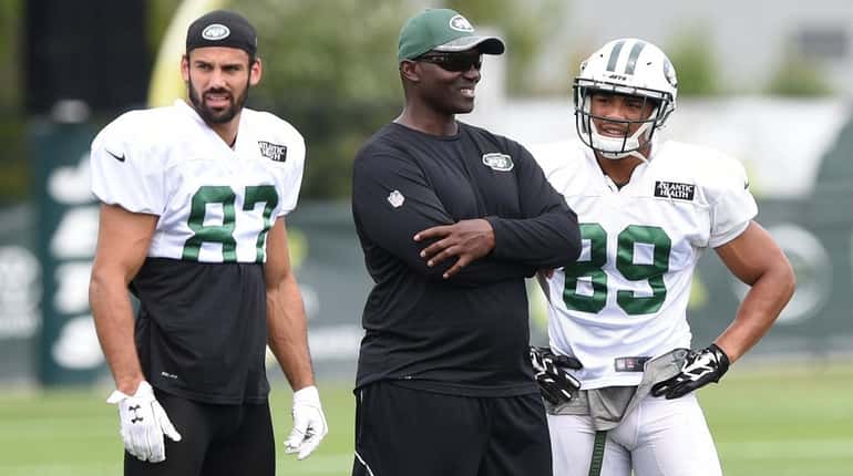 Jets coach Todd Bowles with wide receiver Eric Decker, left,...