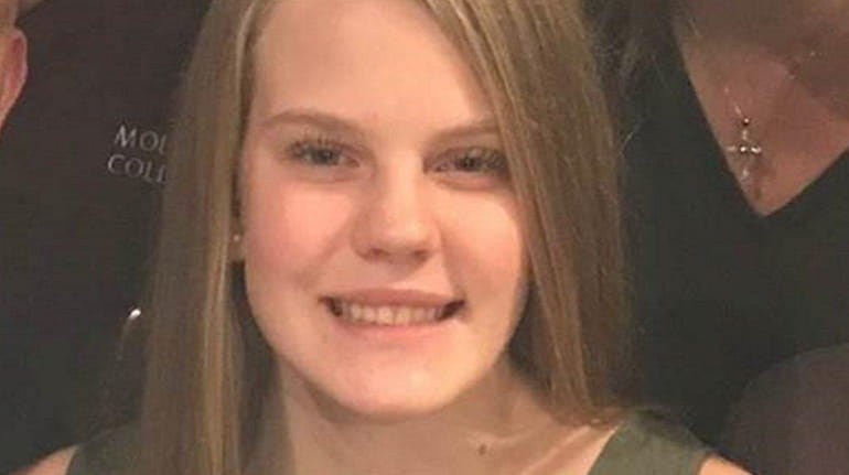Leah Kuczinzki, 16, a sophomore at New Hyde Park Memorial...