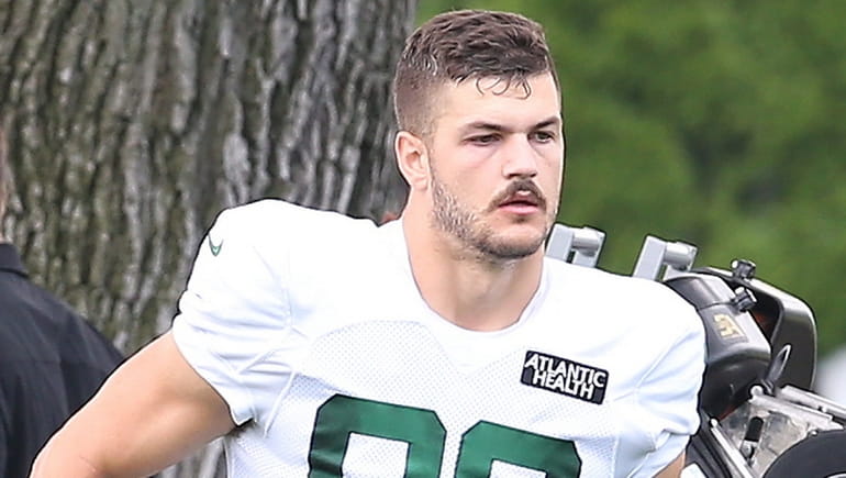 Jets tight end Jeremy Ruckert works out during training camp at...