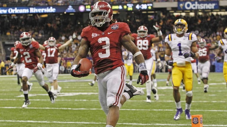Alabama's Trent Richardson (3) scores a touchdown during the second...