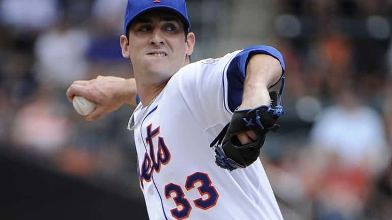 Matt Harvey delivers a pitch during a game against the...