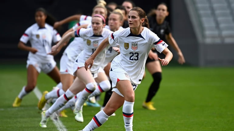 Emily Fox of the U.S., center, leads a string of...