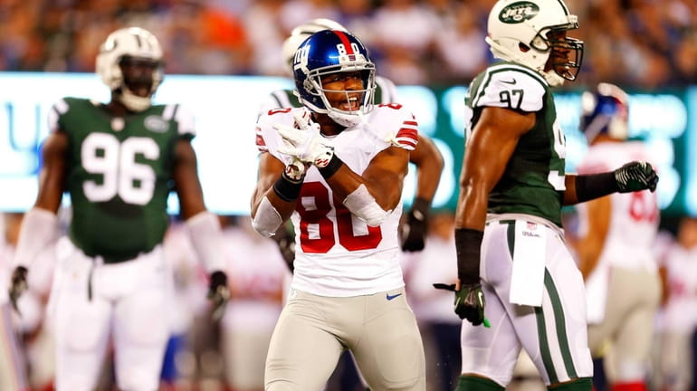 Giants wide receiver Victor Cruz celebrates a penalty for defensive...