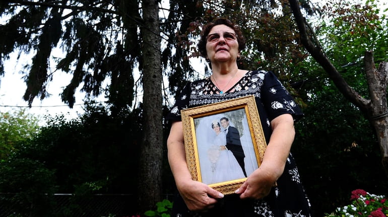 Esther Gaines holds her wedding photo. (Sept. 28, 2010)