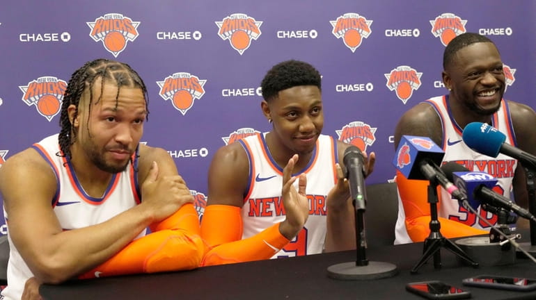 Jalen Brunson, RJ Barrett and Julius Randle answer questions at Knicks...