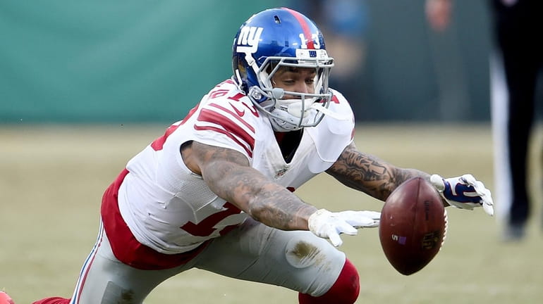 Odell Beckham #13 of the New York Giants fails to...