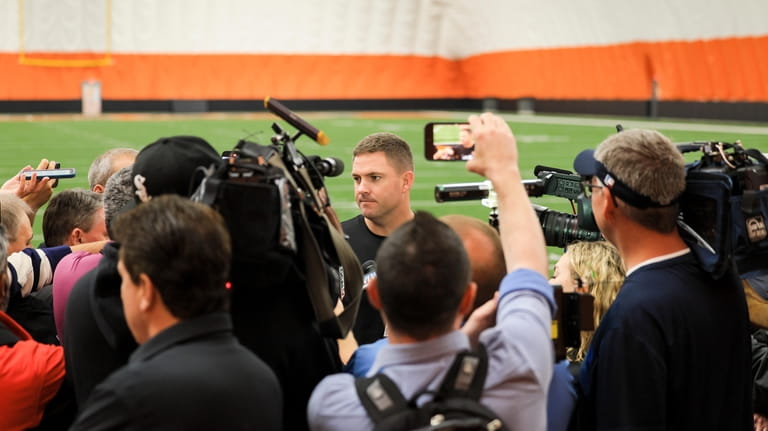 Cincinnati Bengals head coach Zac Taylor talks with members of...