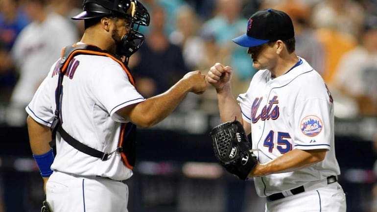 New York Mets' Ronny Paulino #9 congratulates Jason Isringhausen #45...