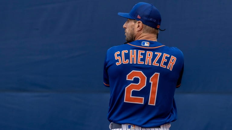 Mets pitcher Max Scherzer throws a bullpen session in  spring training...