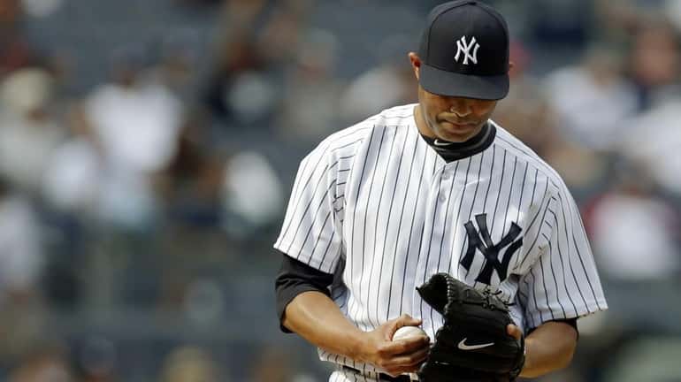 Mariano Rivera reacts on the mound after allowing consecutive home...