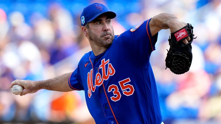 Mets starting pitcher Justin Verlander throws during the first inning...