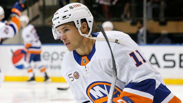 Islanders left wing Zach Parise (11) during the warm up...