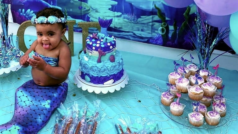 Rachael DiSanza, 30, of Deer Park ordered a mermaid-themed cake...