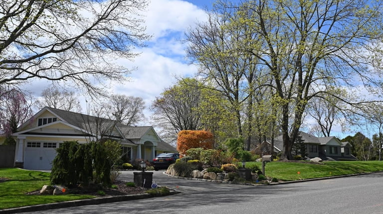 Homes on Stonywell Court in Dix Hills