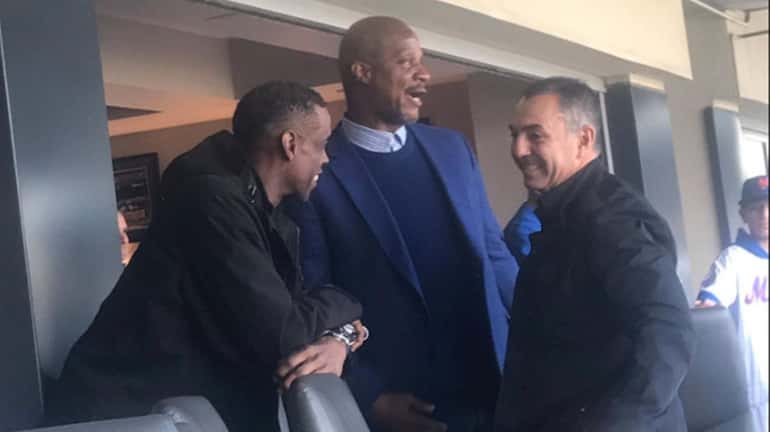 Dwight Gooden, Darryl Strawberry and John Franco talk during the...