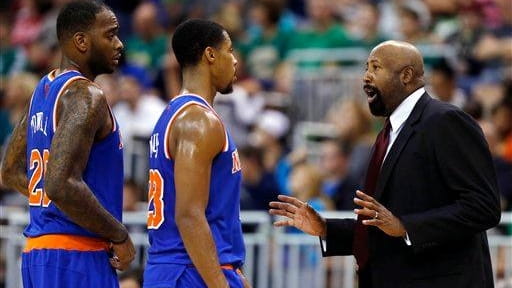 Mike Woodson talks with Toure' Murry (23) and Josh Powell...