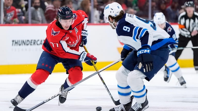 Washington Capitals right wing T.J. Oshie (77) looks to pass...