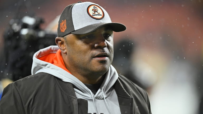 \Cleveland Browns defensive coordinator Joe Woods after a game against the...
