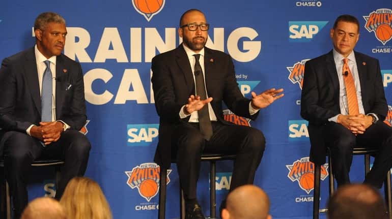 David Fizdale, center, speaks with the media during a Knicks news...