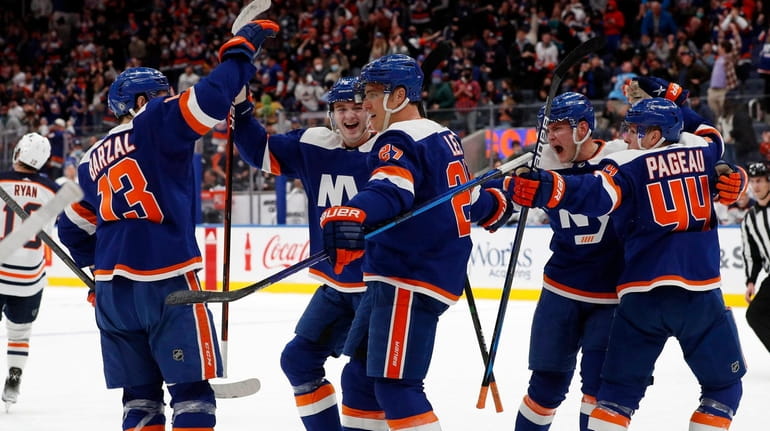 Anders Lee #27 of the Islanders celebrates his first period power...
