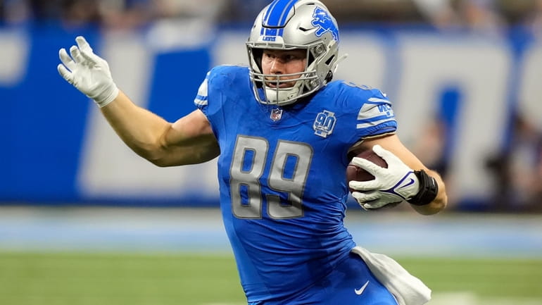 FILEp Detroit Lions tight end Brock Wright runs after making...